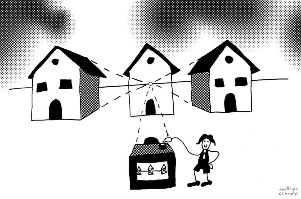 Illustration mit drei Häusern und eingezeichneten Linien zur Zentralperspektive. Im Vordergrund ein fröhlicher kleiner Wes Anderson mit einer riesigen Kamera.